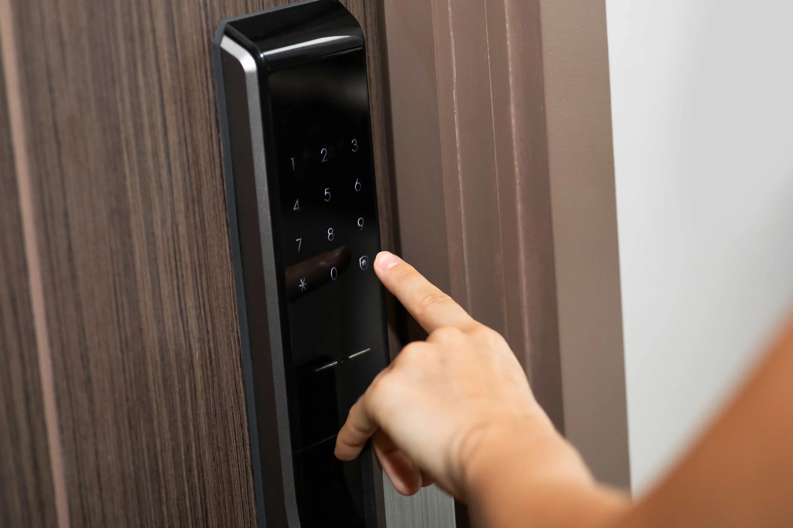 Fechadura eletrônica em apartamento: vale o investimento?